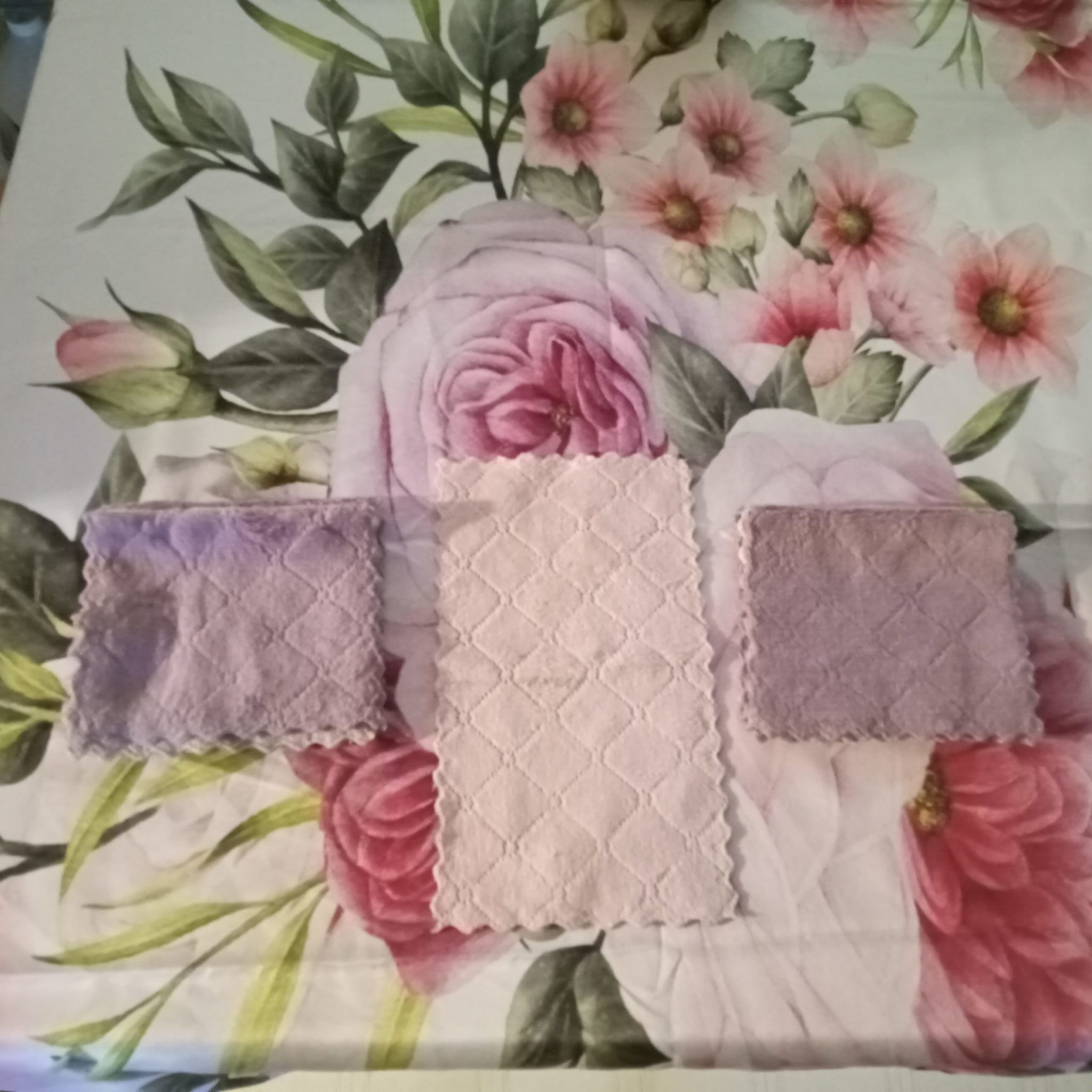 set of scalloped washcloths