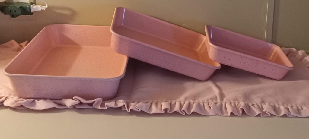 Pink Speckled Baking Pan Set Review, baking pan set review, best baking pans, ceramic baking pans, baking pan rust issues, poor quality baking pans, durable baking pans, baking tools review, pink baking pans, baking pan durability comparison