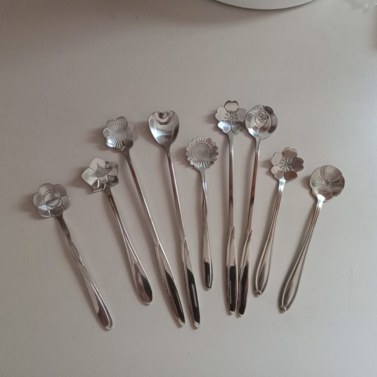 9 Piece Flower Spoon Set for Coffee and Tea (Silver)