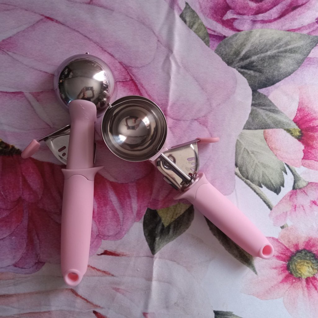 Pink Ice Cream Scoop Set, pink kitchen accessories, durable ice cream scoop, stylish kitchen tools, multi-purpose scoop, kitchen gadget review, ice cream portion tool, pink baking tools, best pink kitchen gadgets, Sincere Scribbles reviews