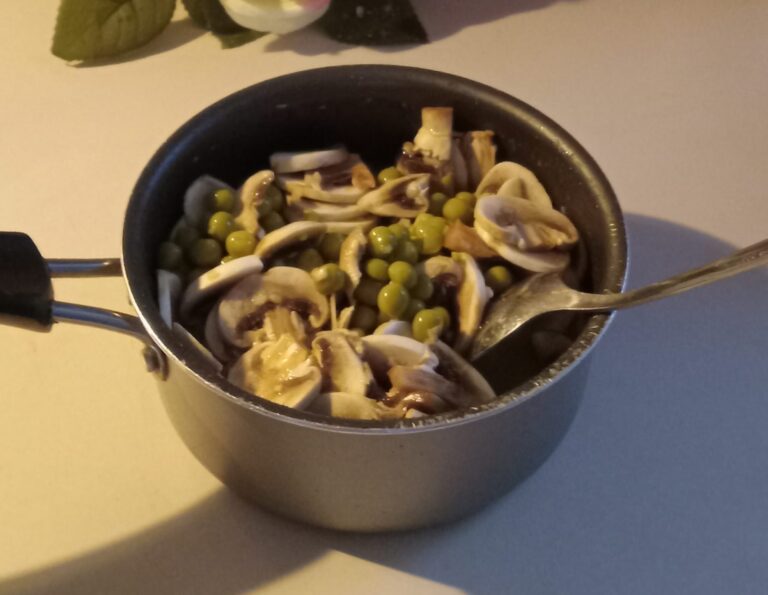 Southern-Style Garlic Mushroom & Sweet Peas Recipe You’ll Love