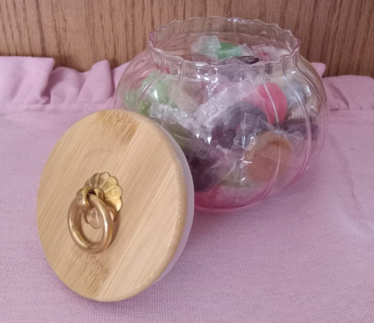 Stylish and Practical: Glass Pink Candy Jar with Wooden Lid