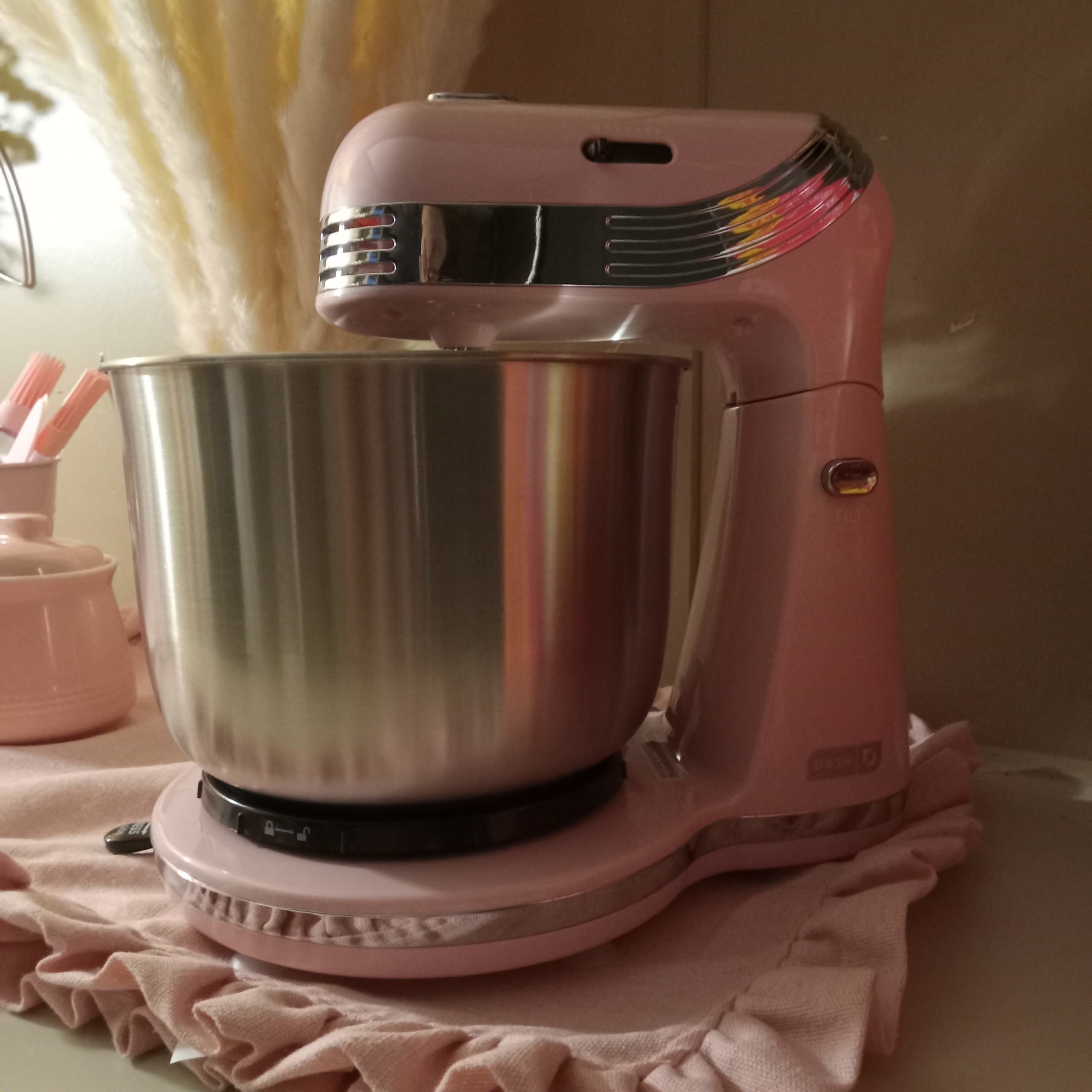 Dash stand mixer review Dash Pretty Pink mixer Dash stand mixer problems stand mixer review affordable stand mixer Dash mixer fail Dash mixer power issues best stand mixers kitchen mixer reviews stand mixer for cookie dough