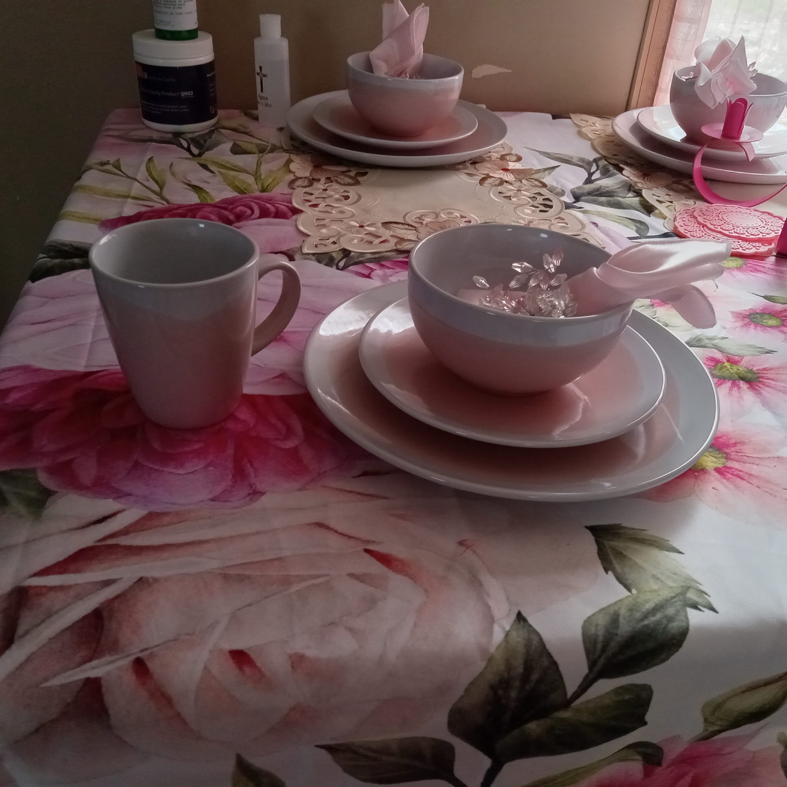 pink & white dinnerware set