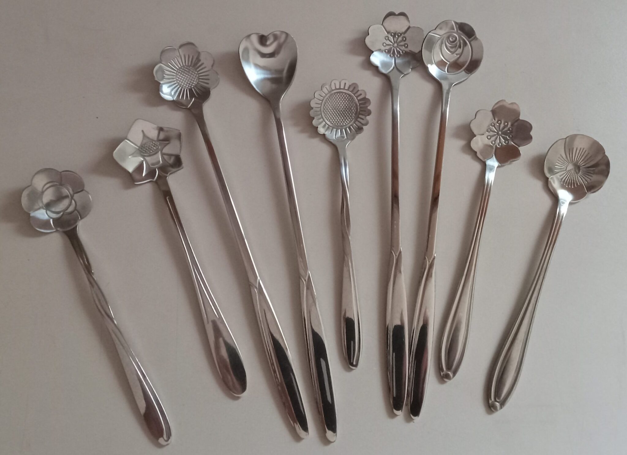 flower spoon set, coffee and tea spoons, decorative spoons, floral spoons, stainless steel spoons, cute spoons for coffee, tea spoons set, unique spoons, gift idea for tea lovers, whimsical kitchen accessories