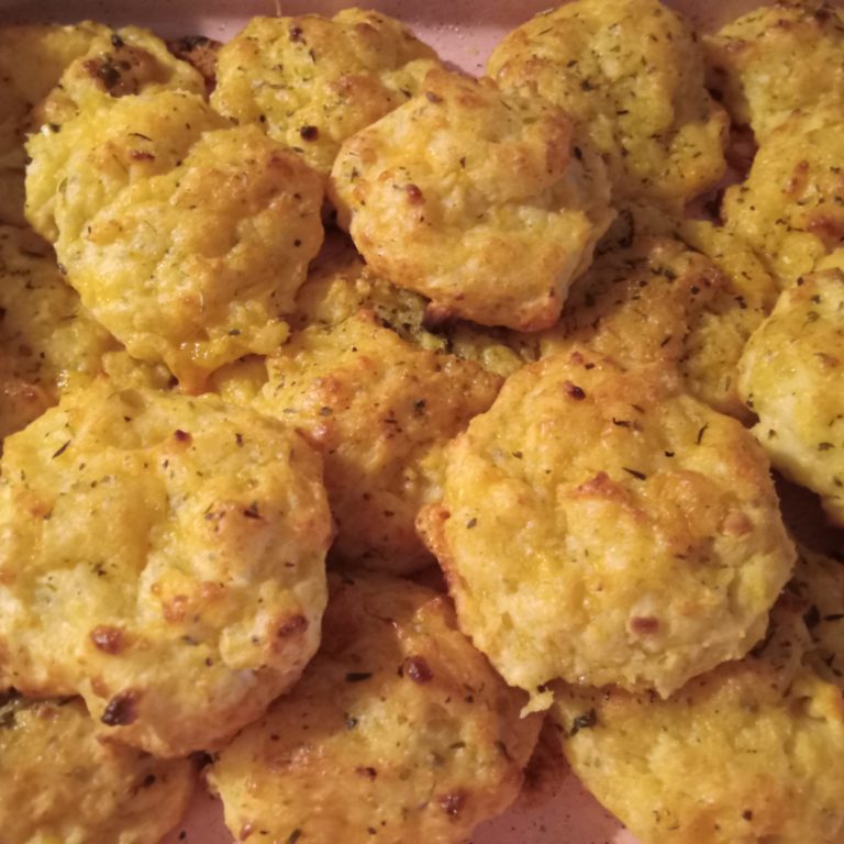 Cheesy Herb Garlic Biscuits Recipe | Red Lobster Copycat