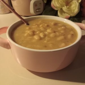 Easy Slow Cooker Southern White Beans Recipe