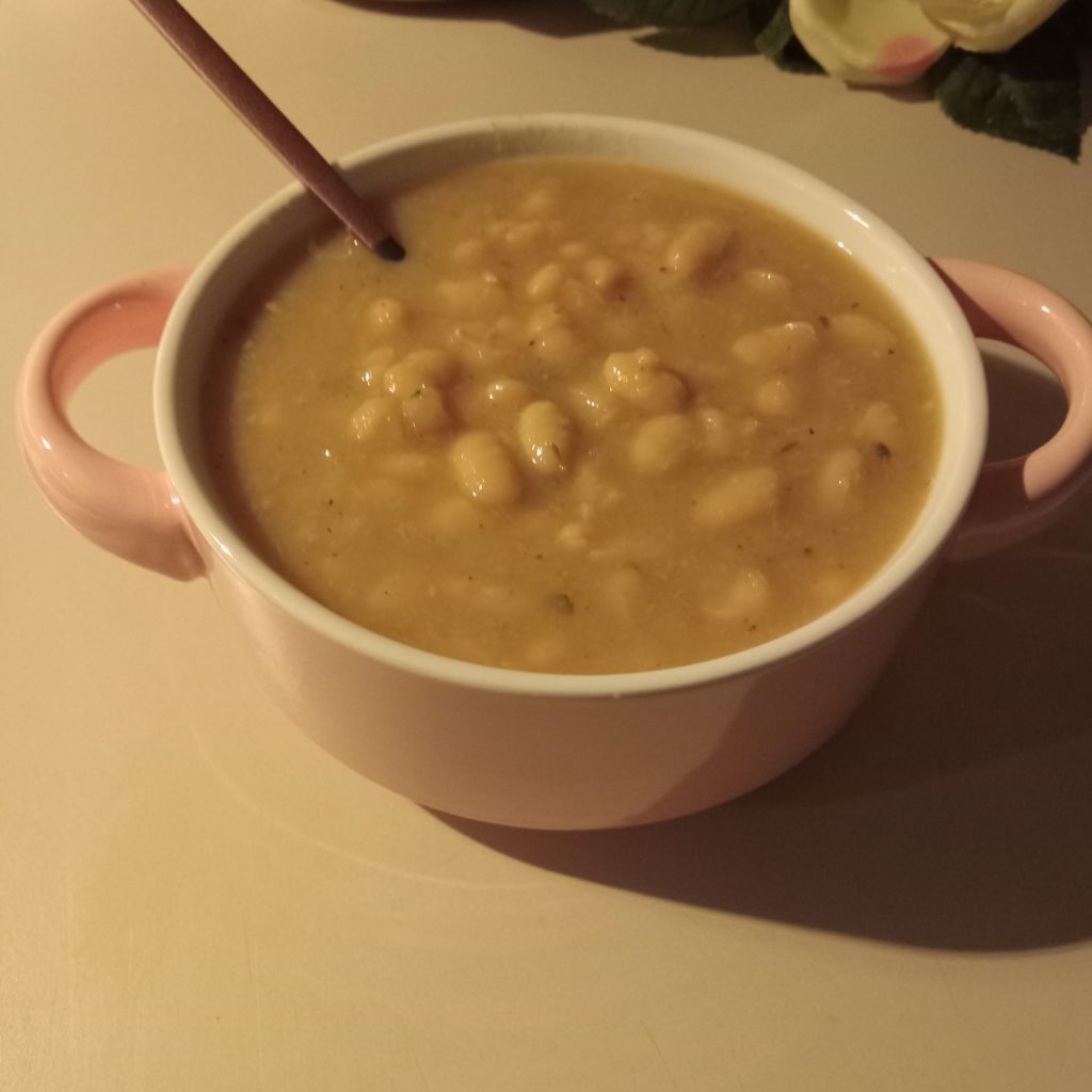 Slow Cooker Southern White Beans Recipe