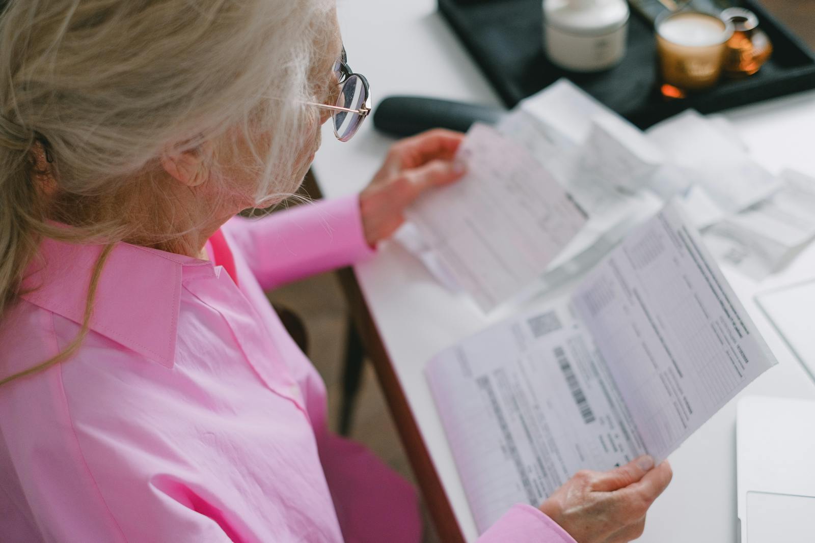 senior financial protection, avoid scams, prevent fraud, financial security for seniors, money management tips, elder fraud prevention, protecting senior finances, digital safety for seniors, senior scam awareness, financial independence